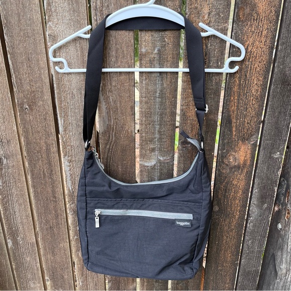 Baggallini Sidekick Large RFID Black Hobo Crossbody Bag Purse - Picture 1 of 16